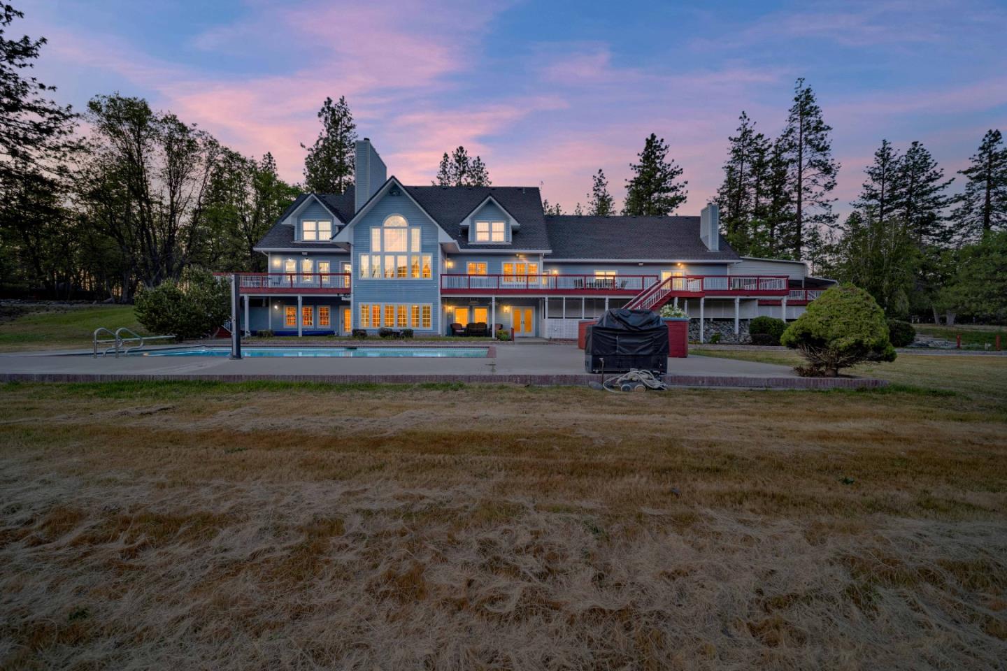 Detail Gallery Image 9 of 72 For 5422 Schulmeyer Gulch Rd, Yreka,  CA 96097 - 6 Beds | 4/1 Baths