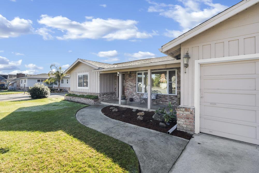 Detail Gallery Image 2 of 47 For 825 7th St, Hollister,  CA 95023 - 3 Beds | 2 Baths