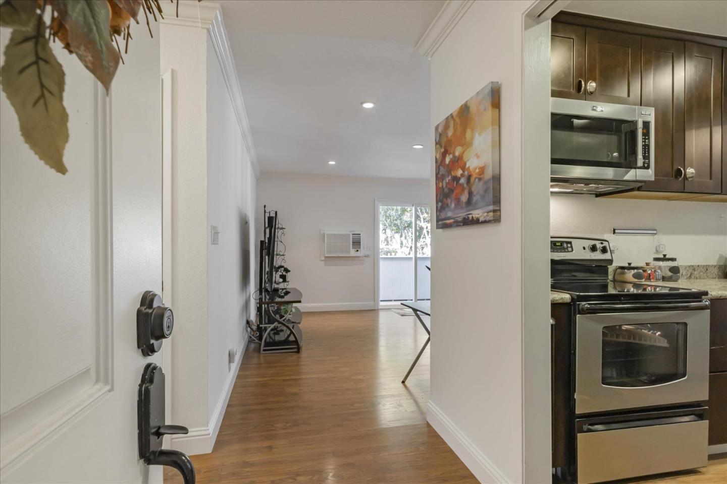 Detail Gallery Image 2 of 30 For 1898 Meridian Ave #43,  San Jose,  CA 95125 - 3 Beds | 2 Baths
