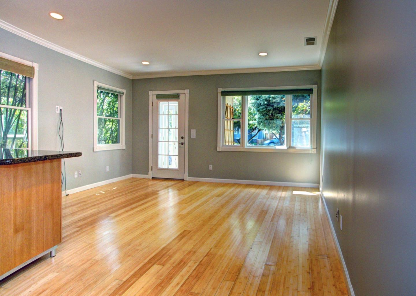 Detail Gallery Image 2 of 7 For 329 Middlefield Rd, Palo Alto,  CA 94301 - 2 Beds | 1 Baths