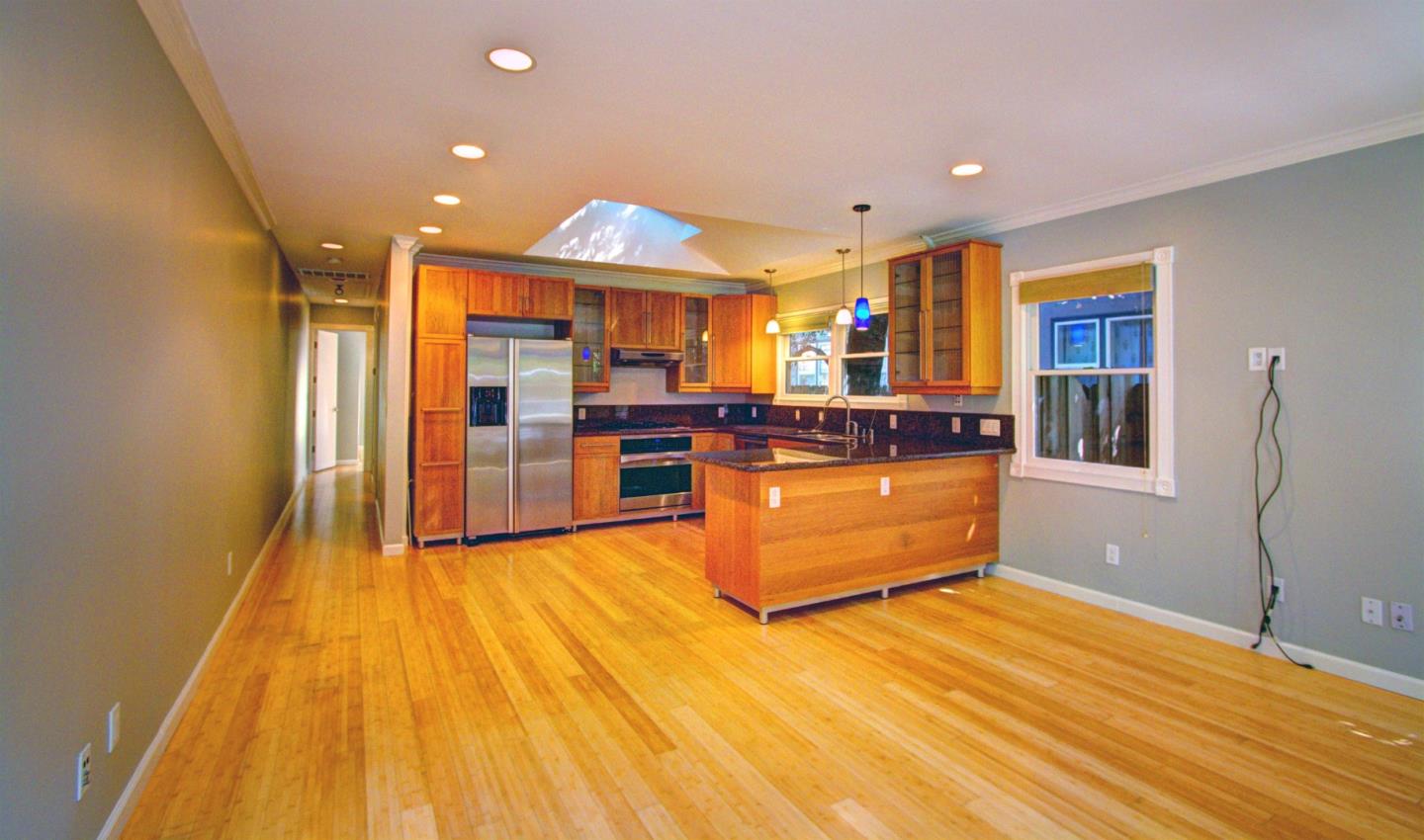 Detail Gallery Image 3 of 7 For 329 Middlefield Rd, Palo Alto,  CA 94301 - 2 Beds | 1 Baths