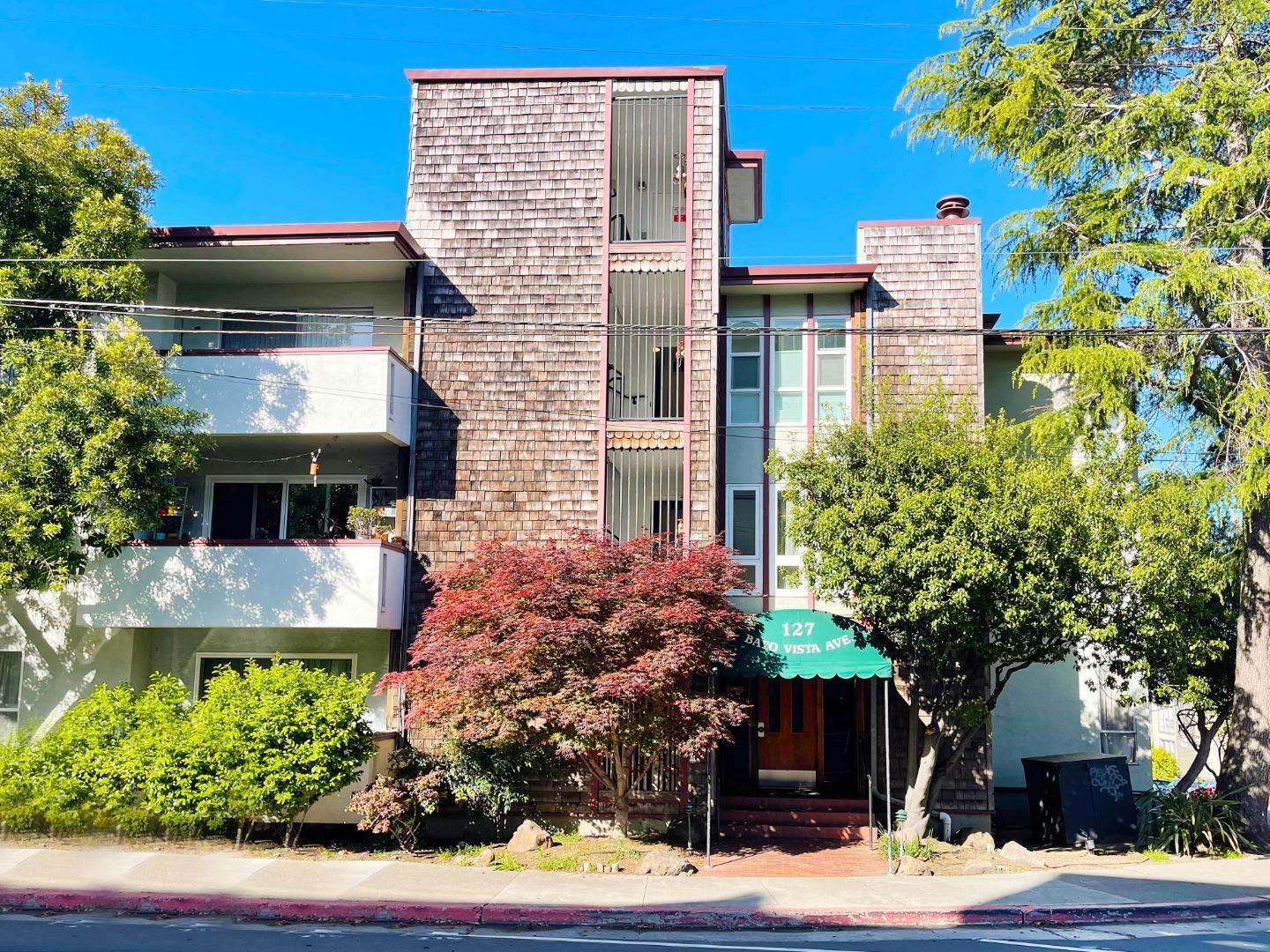 127 Bayo Vista Avenue # 205, Oakland, California 94611, 2 Bedrooms Bedrooms, ,1 BathroomBathrooms,Residential,For Sale,127 Bayo Vista Avenue # 205,ML81991395