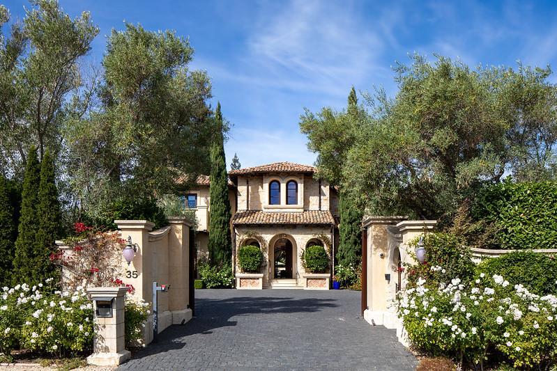 Detail Gallery Image 2 of 24 For 35 Barry Ln, Atherton,  CA 94027 - 6 Beds | 7/2 Baths