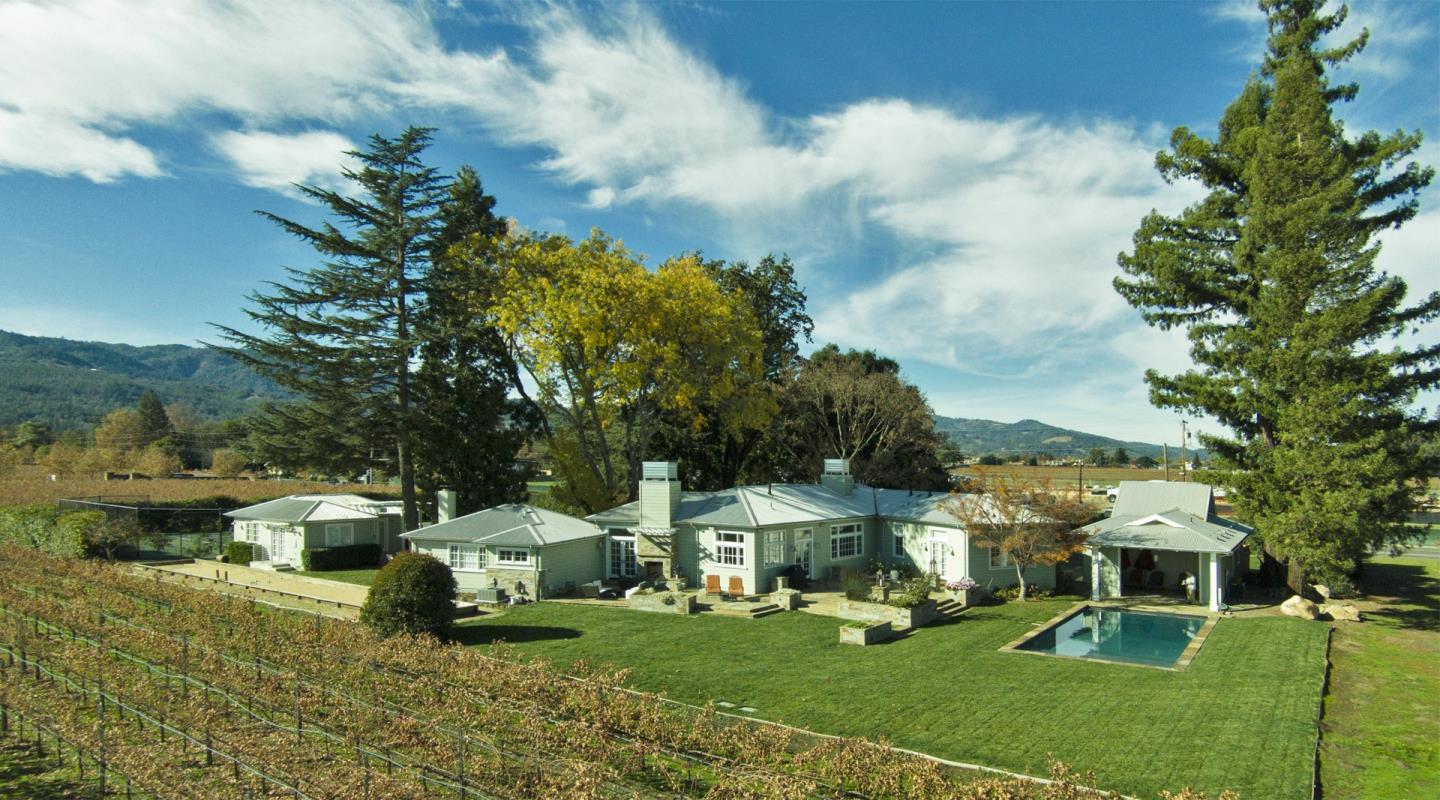 Detail Gallery Image 1 of 26 For 555 Zinfandel Ln, Saint Helena,  CA 94574 - 4 Beds | 4/1 Baths