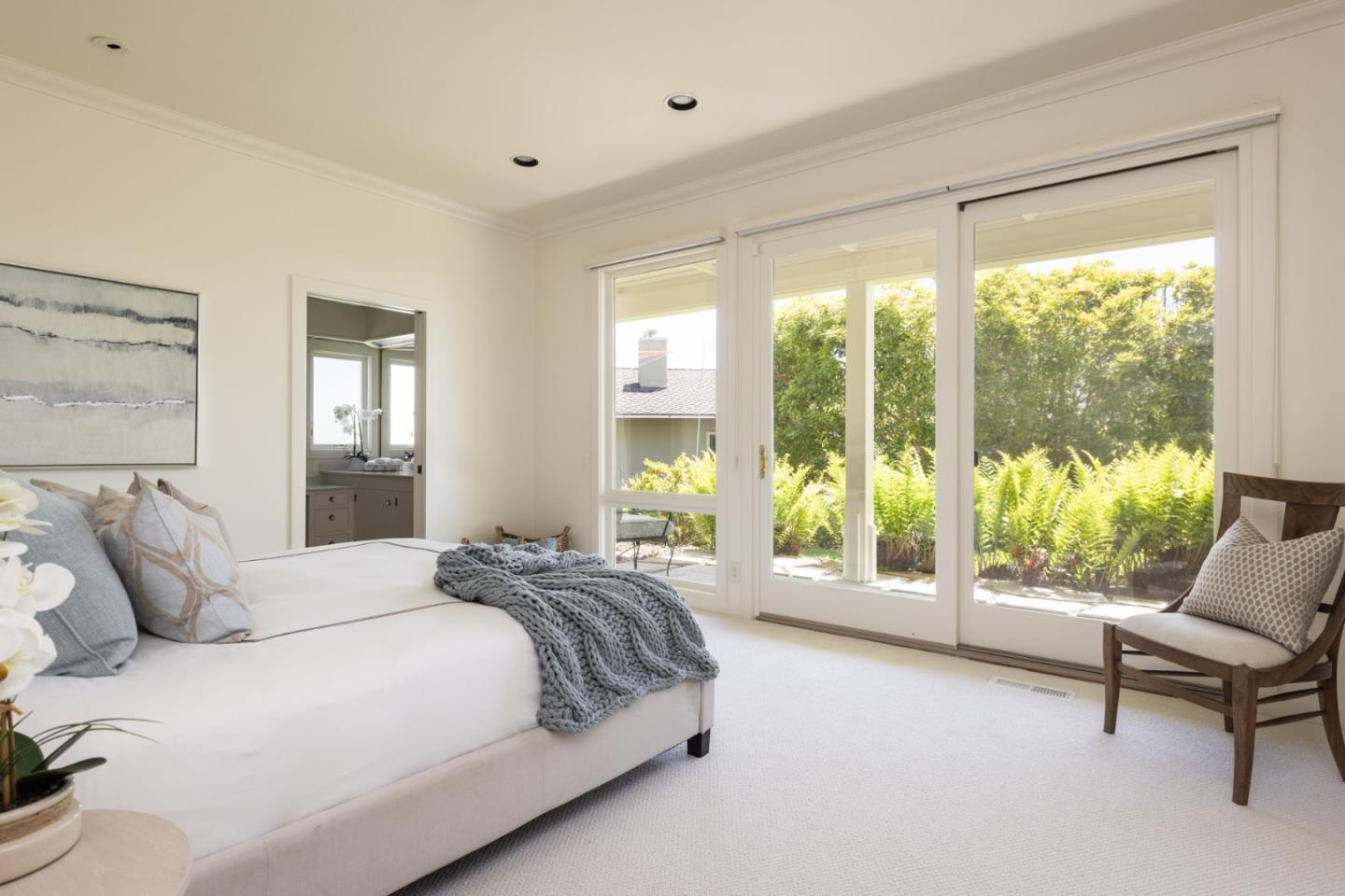 Detail Gallery Image 20 of 42 For 3307 17 Mile Drive #3,  Pebble Beach,  CA 93953 - 4 Beds | 3/1 Baths