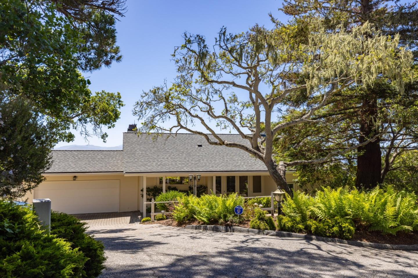 Detail Gallery Image 28 of 42 For 3307 17 Mile Drive #3,  Pebble Beach,  CA 93953 - 4 Beds | 3/1 Baths
