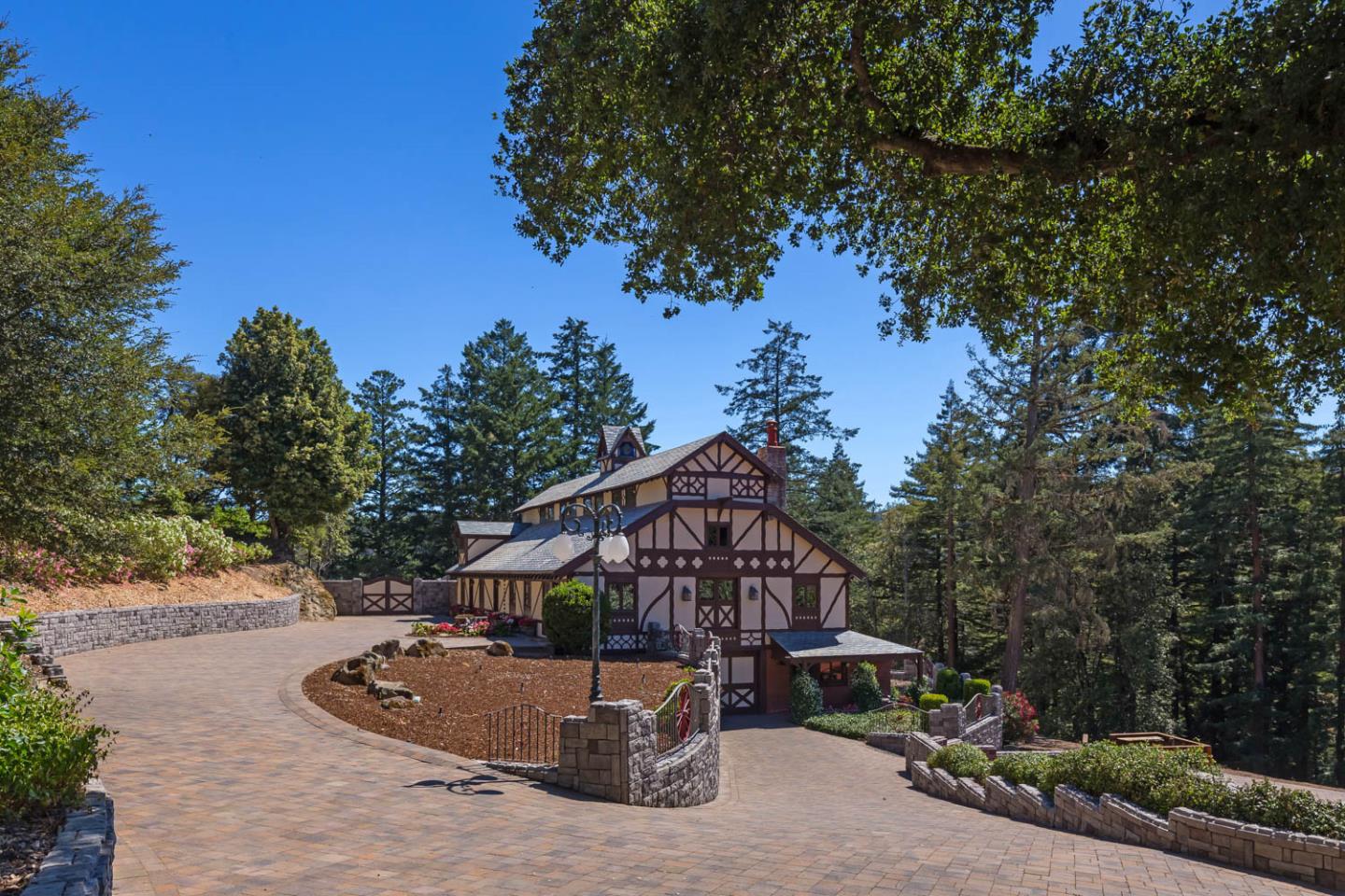 Detail Gallery Image 9 of 11 For 16351 Skyline Blvd, Woodside,  CA 94062 - 6 Beds | 5/4 Baths