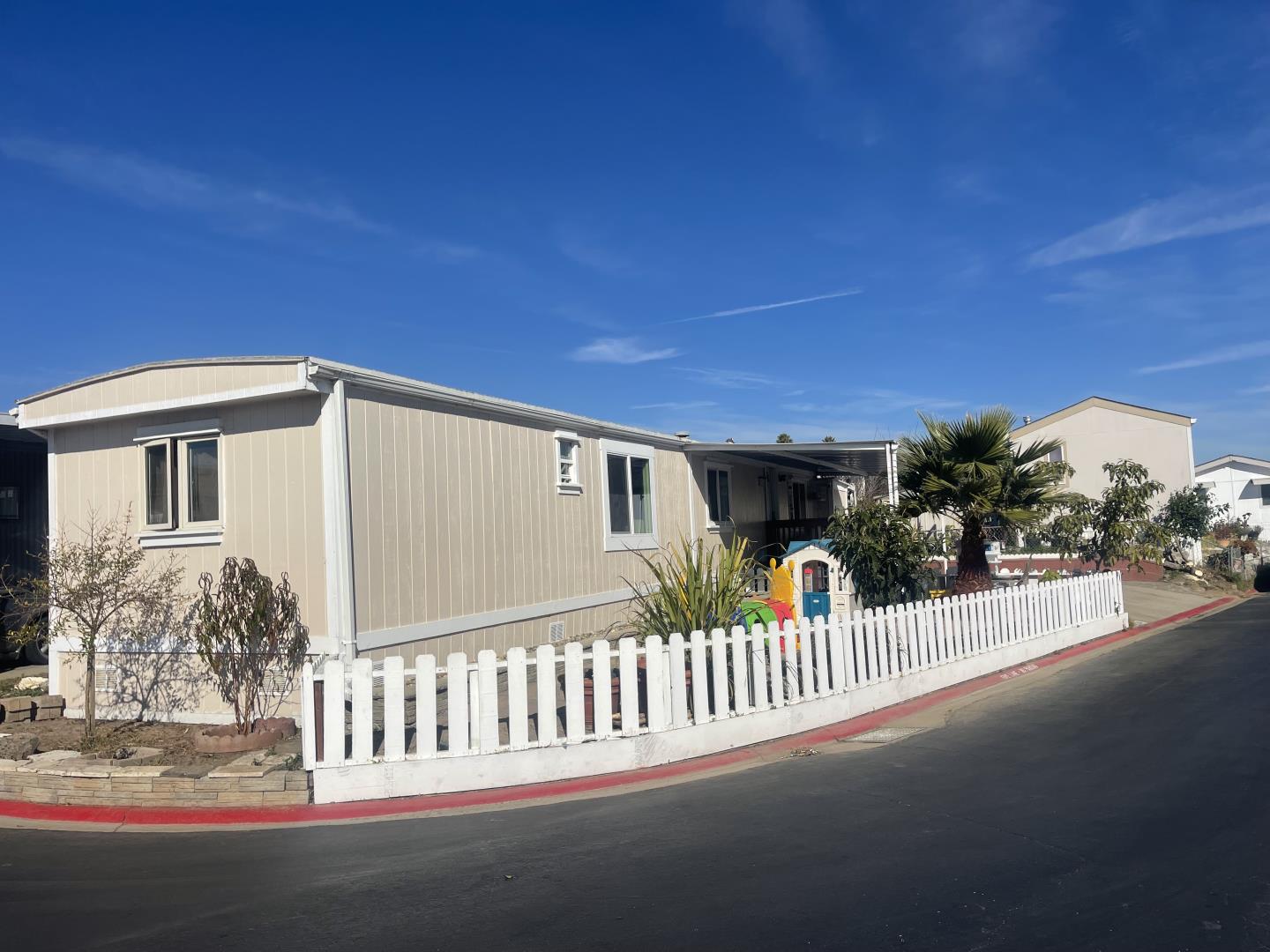 Detail Gallery Image 2 of 16 For 255 E Bolivar St #204,  Salinas,  CA 93906 - 2 Beds | 2 Baths
