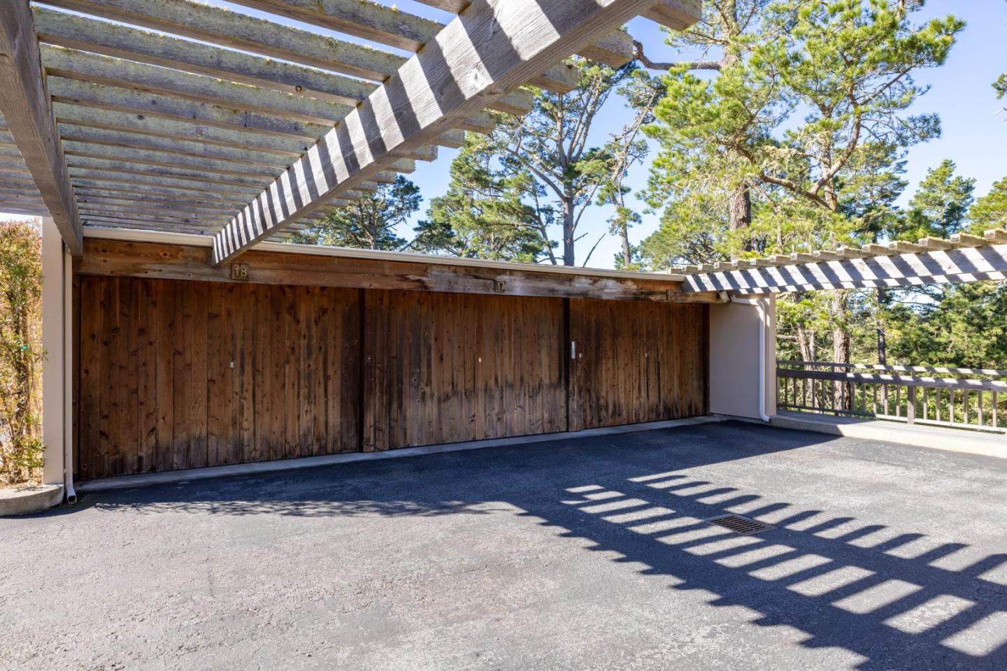 Detail Gallery Image 23 of 27 For 24520 Outlook Dr #17,  Carmel,  CA 93923 - 3 Beds | 2 Baths