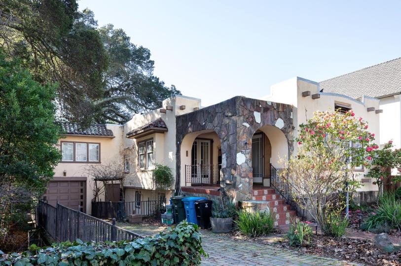 Detail Gallery Image 2 of 3 For 1033 Cortez Ave, Burlingame,  CA 94010 - 2 Beds | 1 Baths