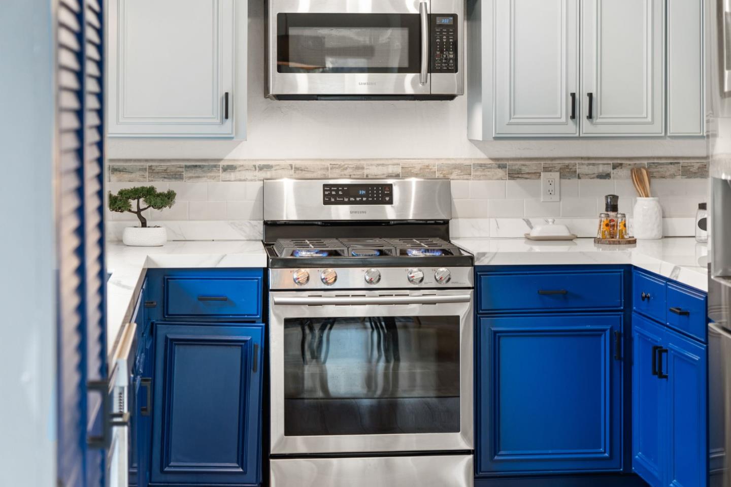 Detail Gallery Image 10 of 34 For 2154 Dumbarton Ave, East Palo Alto,  CA 94303 - 5 Beds | 2 Baths