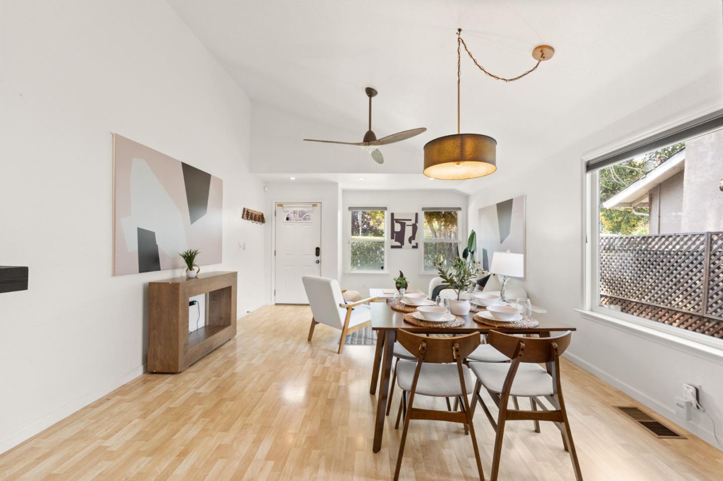 Detail Gallery Image 11 of 34 For 2154 Dumbarton Ave, East Palo Alto,  CA 94303 - 5 Beds | 2 Baths