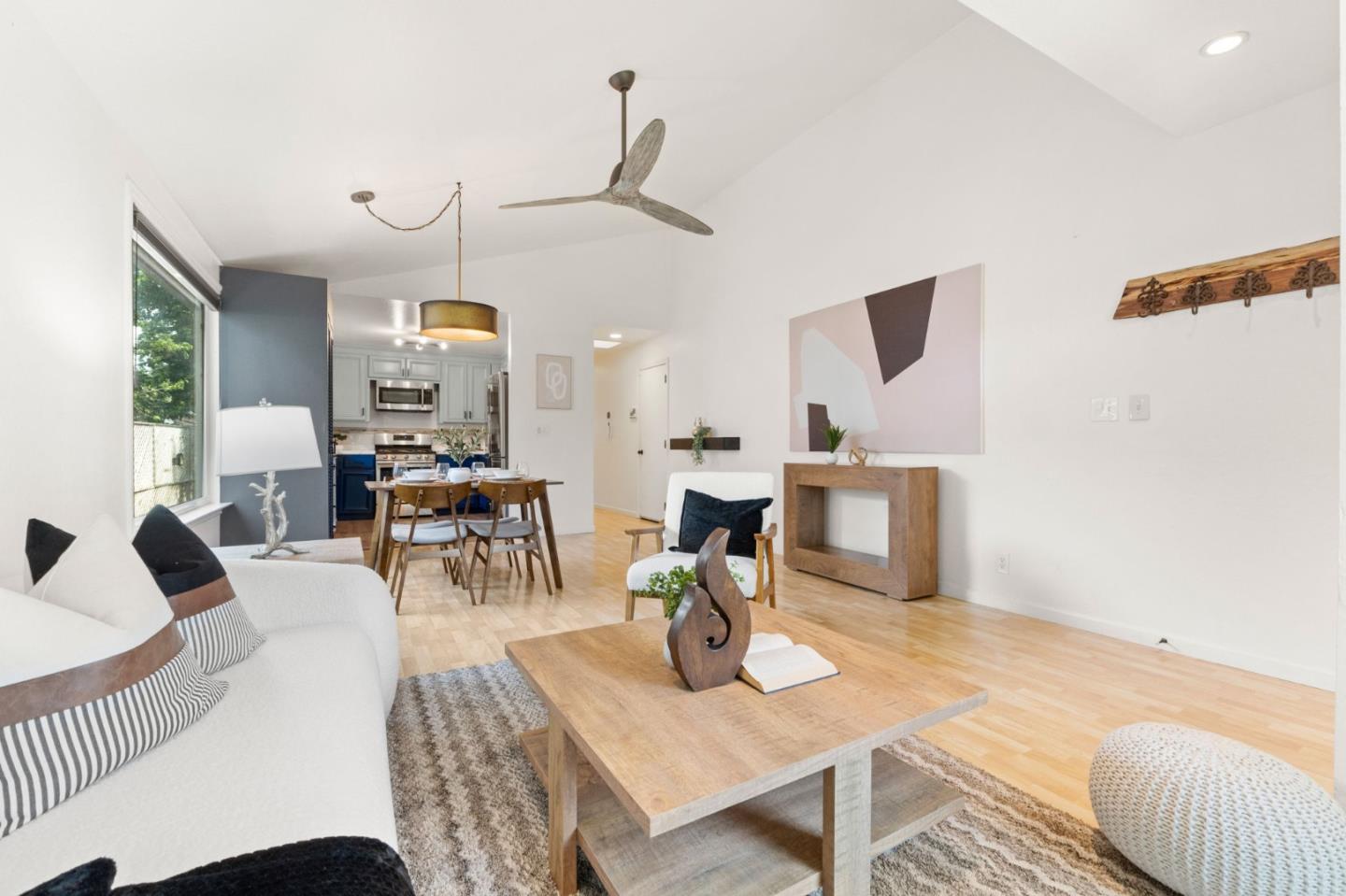 Detail Gallery Image 13 of 34 For 2154 Dumbarton Ave, East Palo Alto,  CA 94303 - 5 Beds | 2 Baths