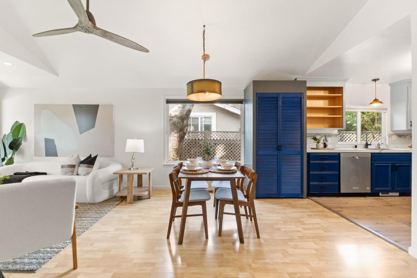 Detail Gallery Image 14 of 34 For 2154 Dumbarton Ave, East Palo Alto,  CA 94303 - 5 Beds | 2 Baths