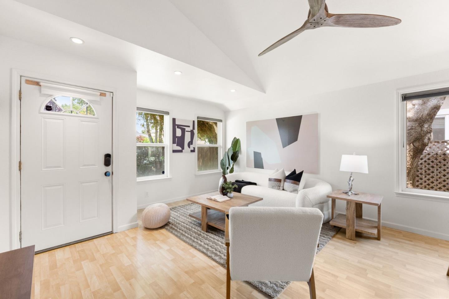 Detail Gallery Image 15 of 34 For 2154 Dumbarton Ave, East Palo Alto,  CA 94303 - 5 Beds | 2 Baths