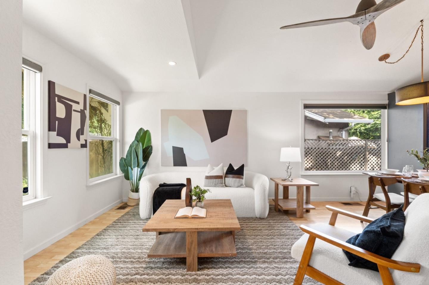 Detail Gallery Image 2 of 34 For 2154 Dumbarton Ave, East Palo Alto,  CA 94303 - 5 Beds | 2 Baths