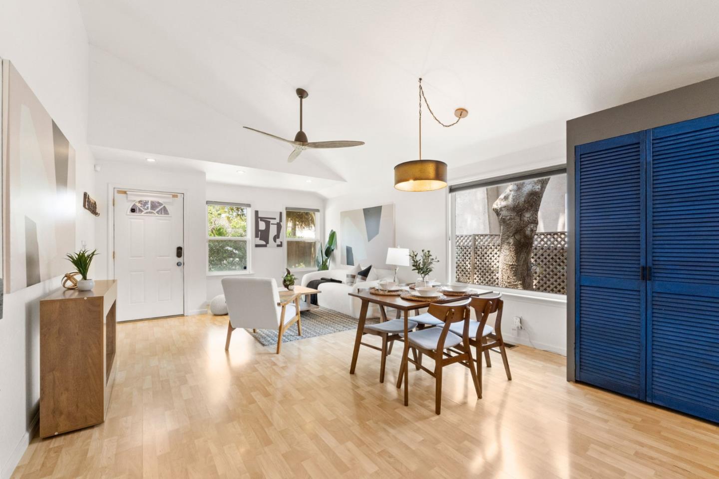 Detail Gallery Image 5 of 34 For 2154 Dumbarton Ave, East Palo Alto,  CA 94303 - 5 Beds | 2 Baths