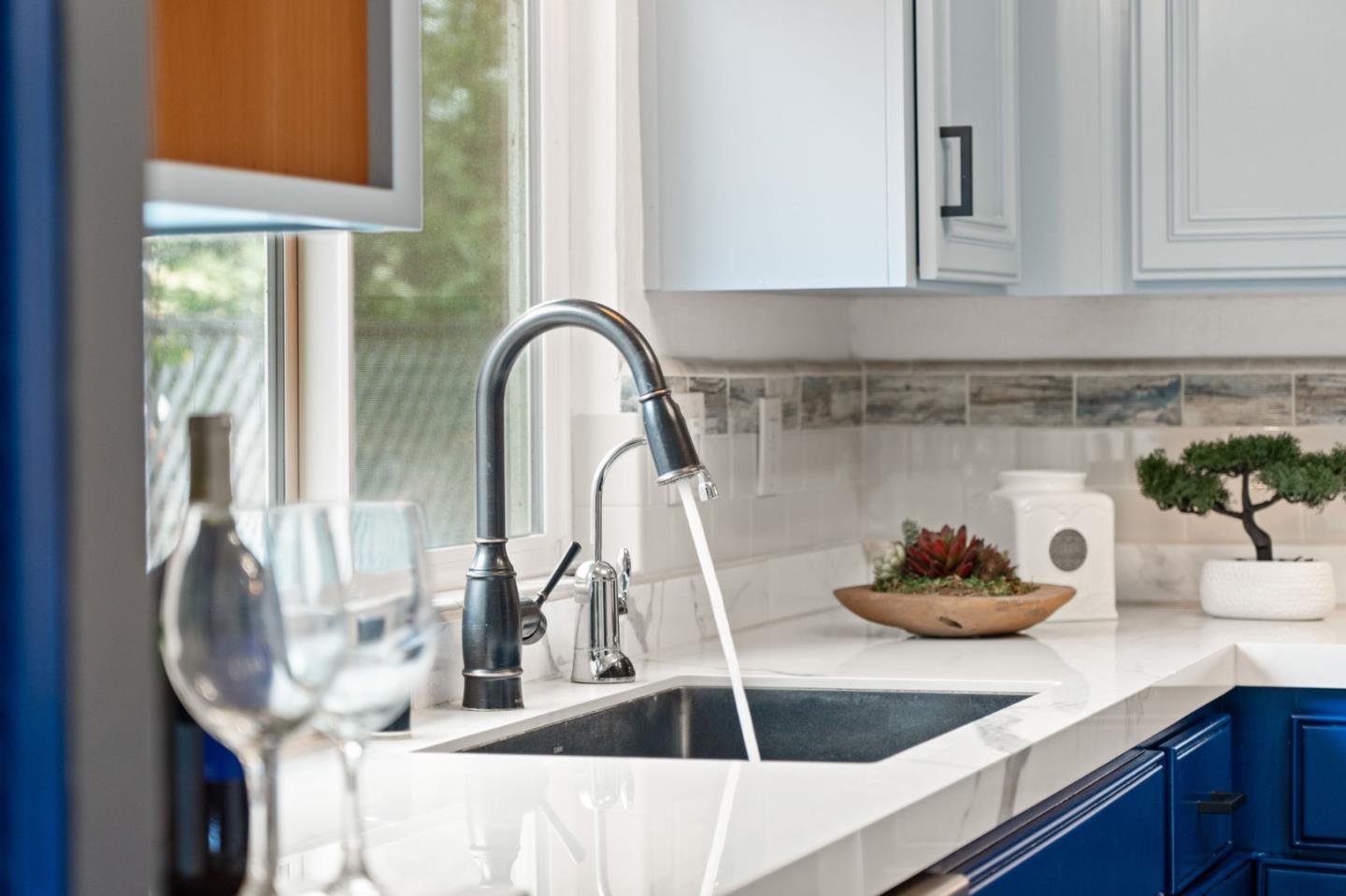 Detail Gallery Image 6 of 34 For 2154 Dumbarton Ave, East Palo Alto,  CA 94303 - 5 Beds | 2 Baths