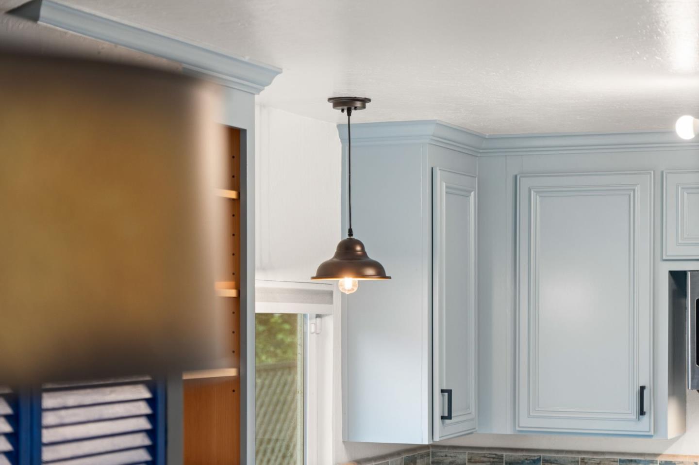 Detail Gallery Image 8 of 34 For 2154 Dumbarton Ave, East Palo Alto,  CA 94303 - 5 Beds | 2 Baths