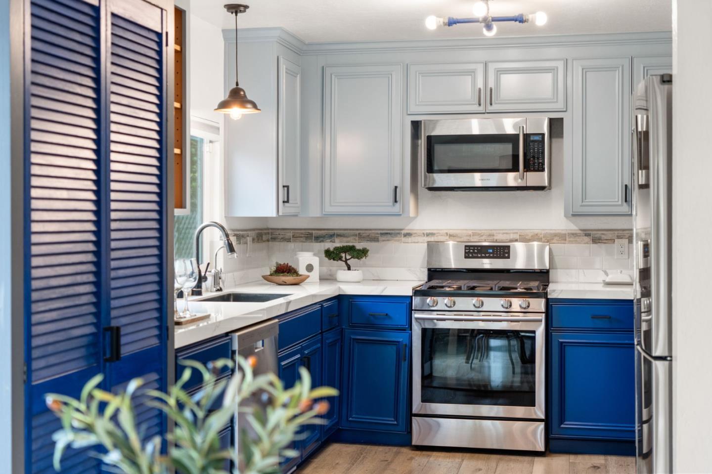 Detail Gallery Image 9 of 34 For 2154 Dumbarton Ave, East Palo Alto,  CA 94303 - 5 Beds | 2 Baths