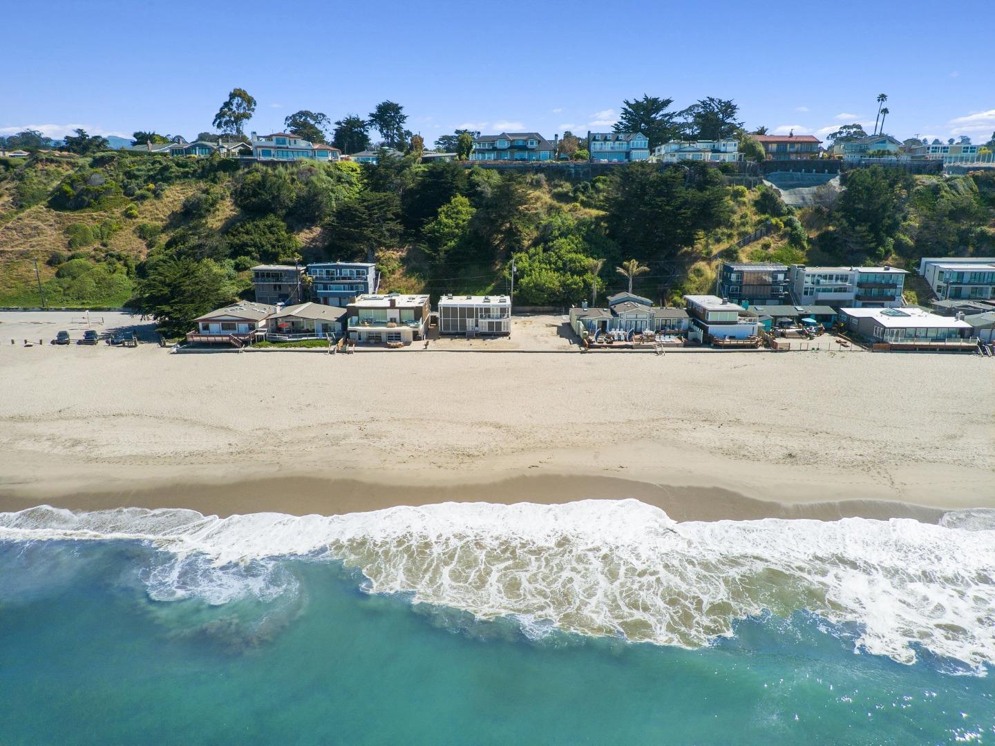 Detail Gallery Image 5 of 9 For 534 Beach Dr, Aptos,  CA 95003 - – Beds | – Baths