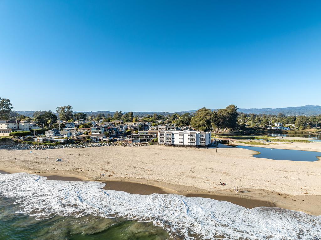 Detail Gallery Image 2 of 46 For 22130 E Cliff Dr 2a,  Santa Cruz,  CA 95062 - 2 Beds | 2 Baths
