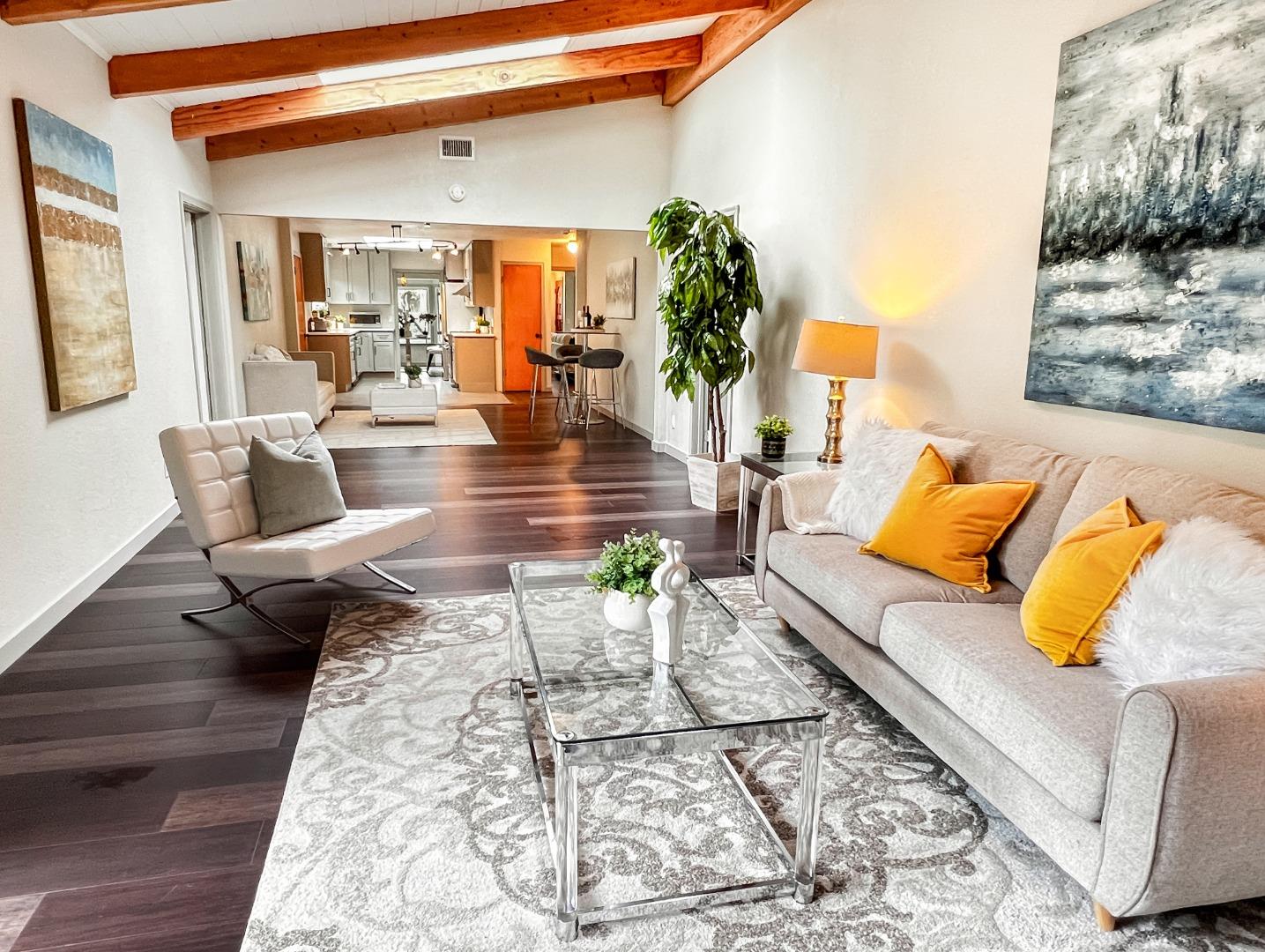 Detail Gallery Image 2 of 26 For 315 King St, Redwood City,  CA 94062 - 3 Beds | 3 Baths
