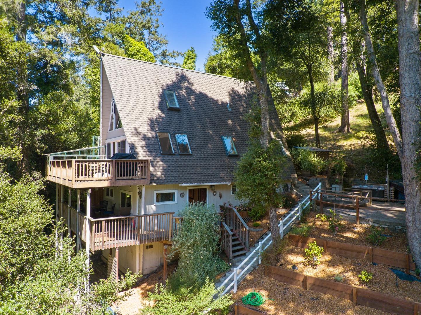 Detail Gallery Image 2 of 83 For 636 Cathedral Dr, Aptos,  CA 95003 - 3 Beds | 2/1 Baths