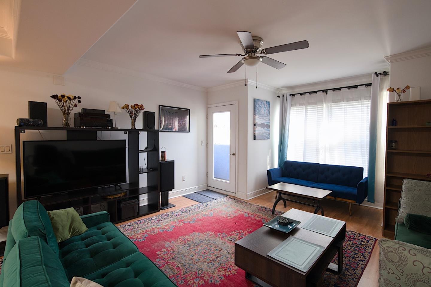 Detail Gallery Image 2 of 12 For 1515 14th Ave #406,  Oakland,  CA 94606 - 3 Beds | 2 Baths