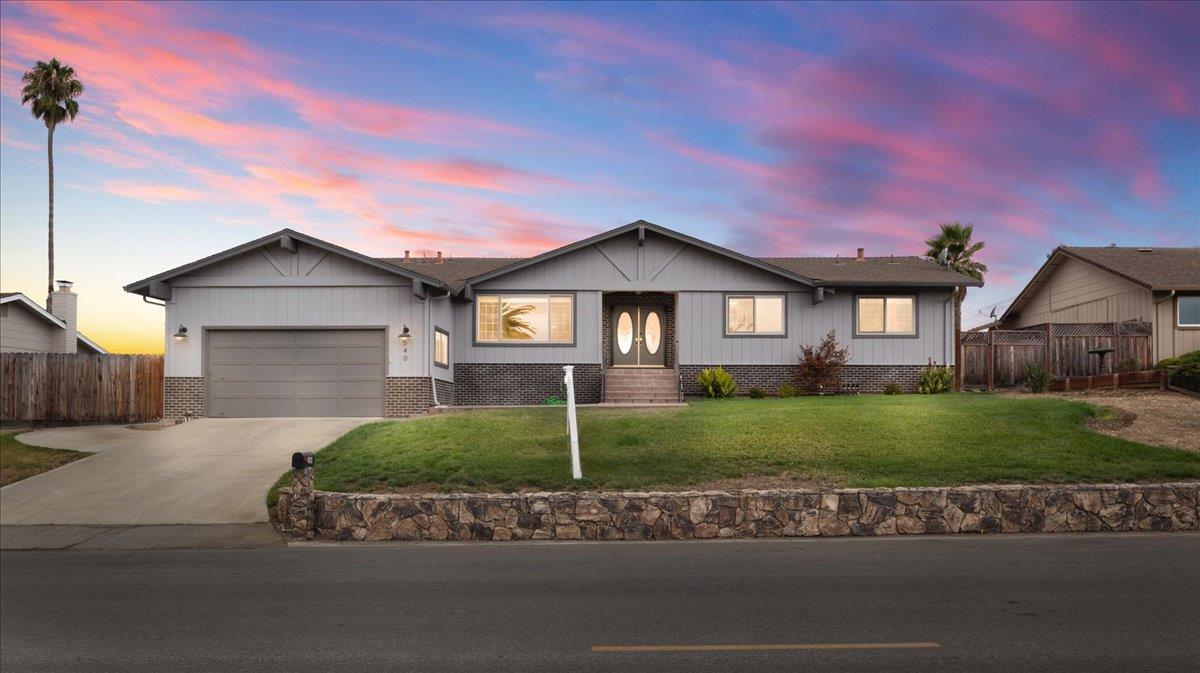 Detail Gallery Image 2 of 47 For 540 Donald Dr, Hollister,  CA 95023 - 4 Beds | 2 Baths