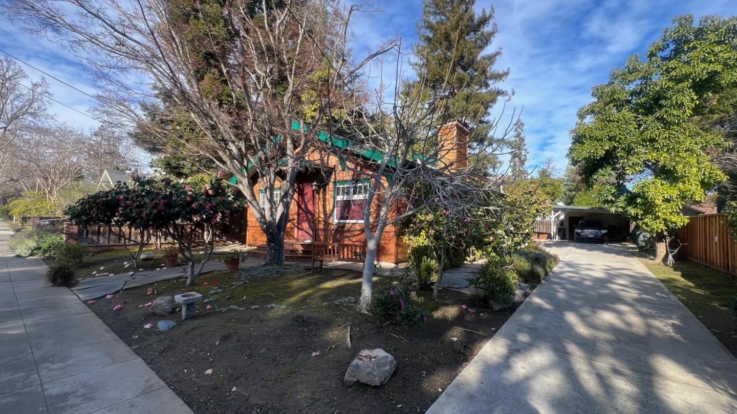 Detail Gallery Image 2 of 26 For 243 Byron St, Palo Alto,  CA 94301 - 2 Beds | 1/1 Baths