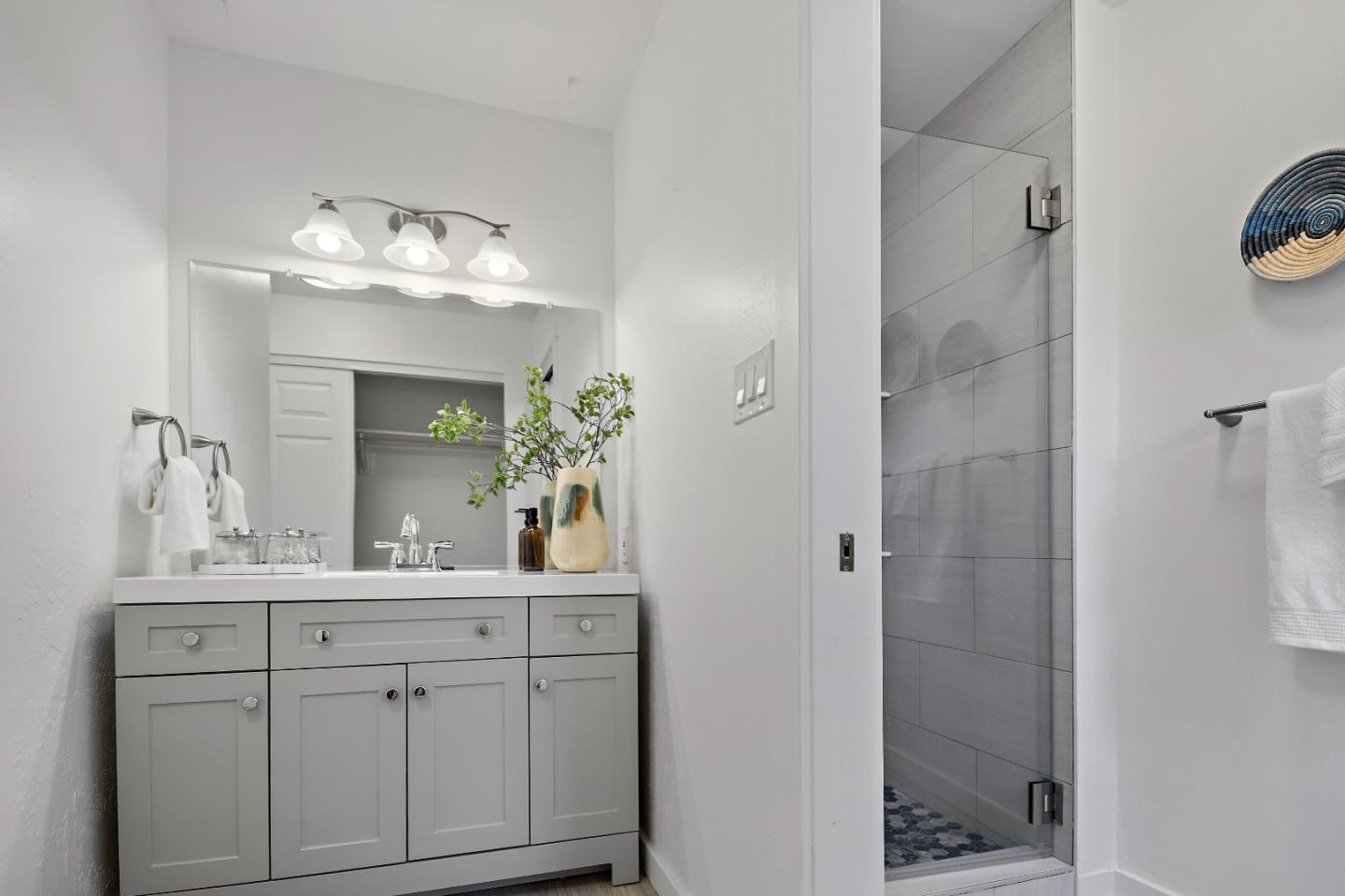 Detail Gallery Image 13 of 43 For 260 Lake Ave #1,  Santa Cruz,  CA 95062 - 2 Beds | 2 Baths