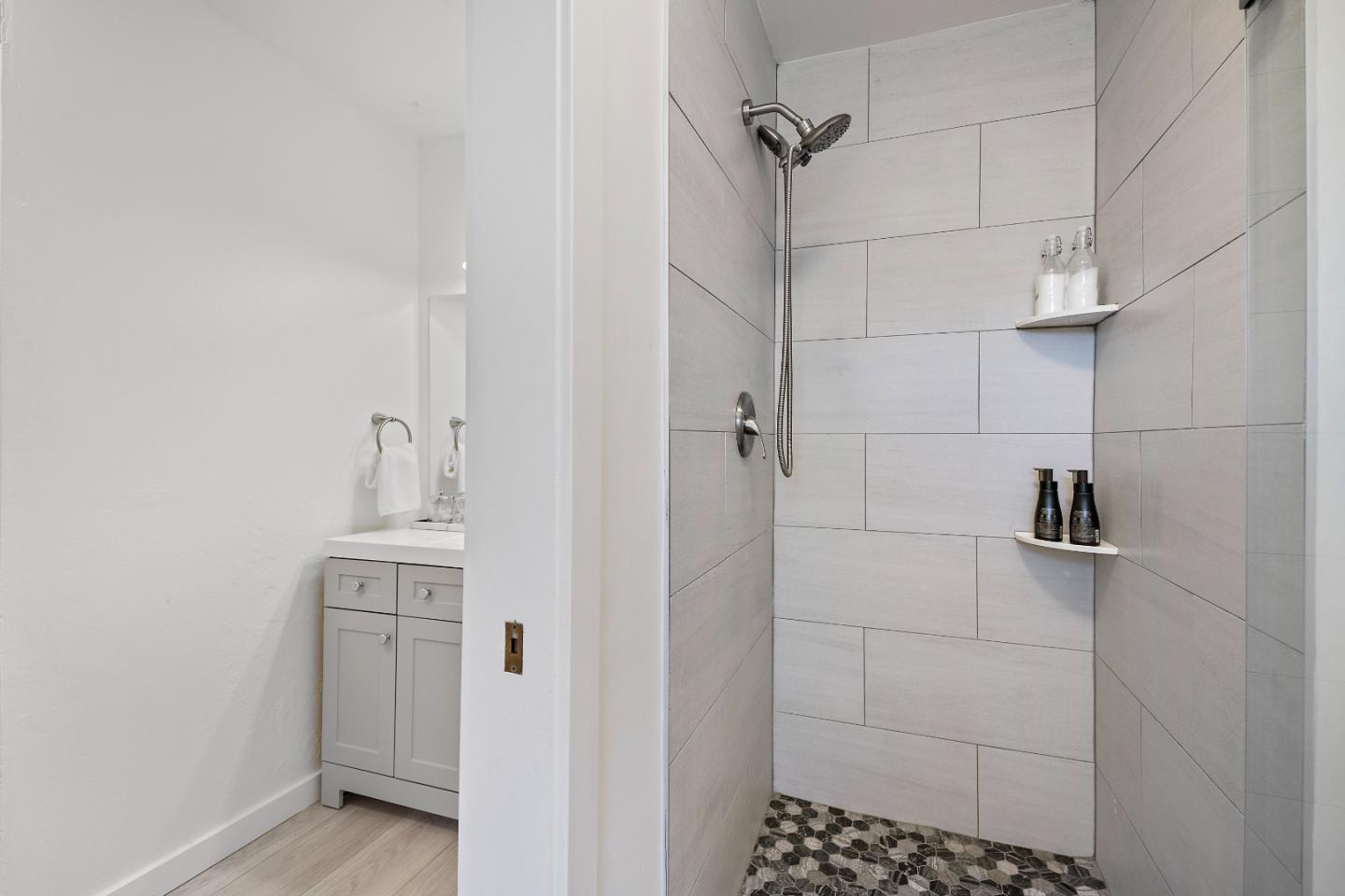 Detail Gallery Image 14 of 43 For 260 Lake Ave #1,  Santa Cruz,  CA 95062 - 2 Beds | 2 Baths
