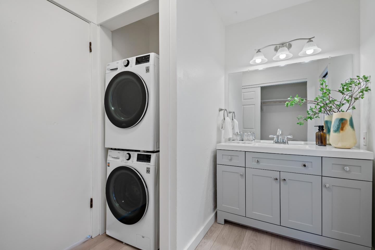 Detail Gallery Image 16 of 43 For 260 Lake Ave #1,  Santa Cruz,  CA 95062 - 2 Beds | 2 Baths