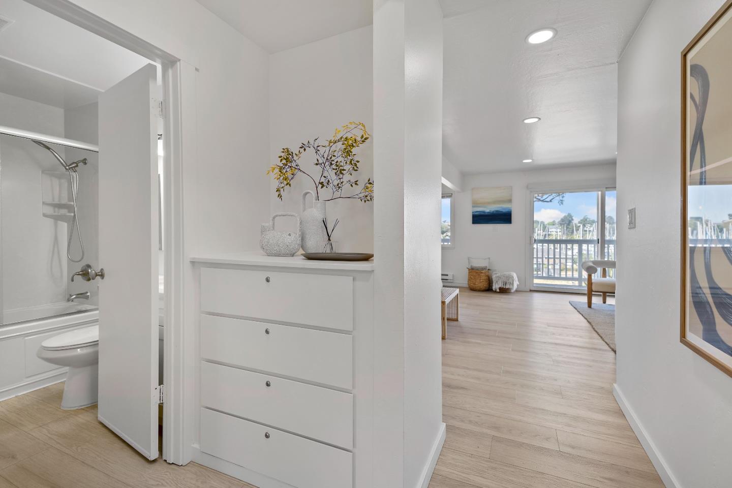 Detail Gallery Image 22 of 43 For 260 Lake Ave #1,  Santa Cruz,  CA 95062 - 2 Beds | 2 Baths