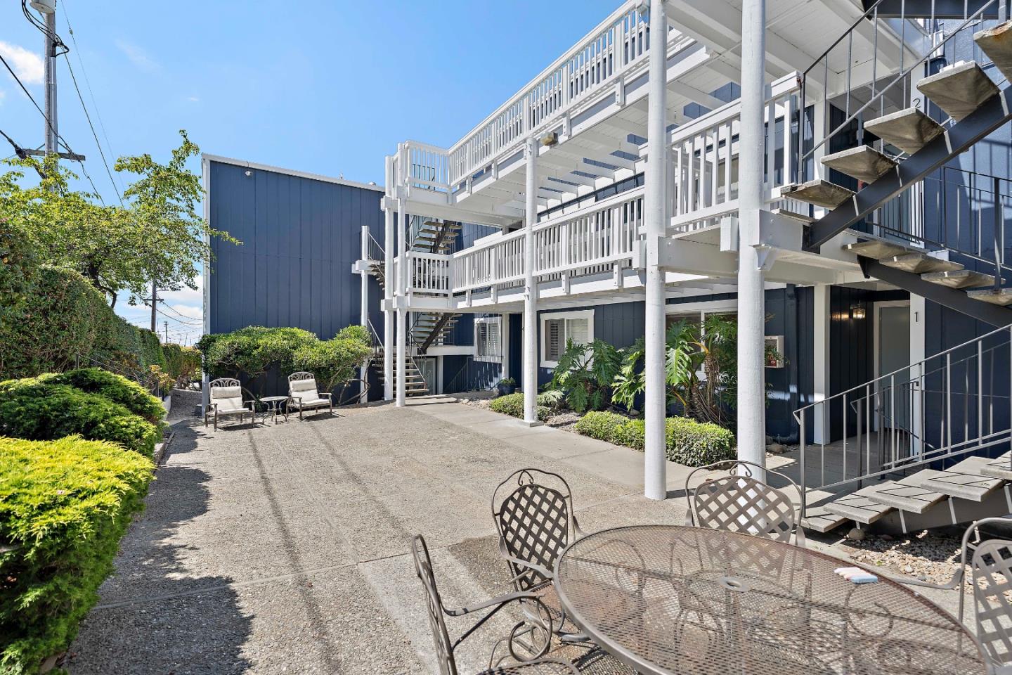 Detail Gallery Image 6 of 43 For 260 Lake Ave #1,  Santa Cruz,  CA 95062 - 2 Beds | 2 Baths