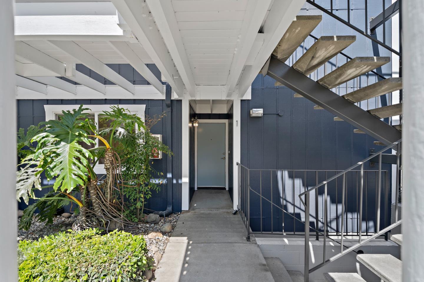 Detail Gallery Image 7 of 43 For 260 Lake Ave #1,  Santa Cruz,  CA 95062 - 2 Beds | 2 Baths