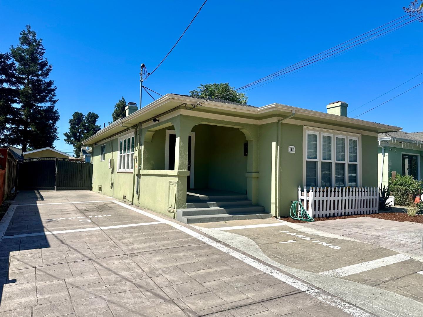 Detail Gallery Image 1 of 20 For 159 Hollywood Ave, San Jose,  CA 95112 - 6 Beds | 4 Baths