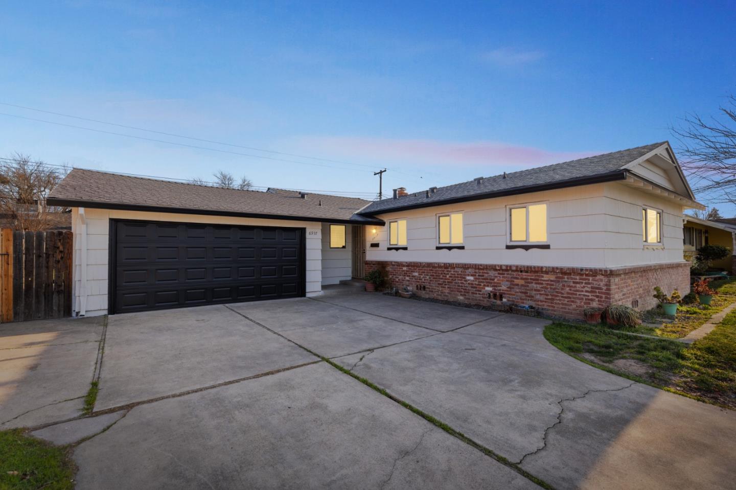 Detail Gallery Image 2 of 14 For 6937 Milbrook Way, Sacramento,  CA 95823 - 3 Beds | 2 Baths