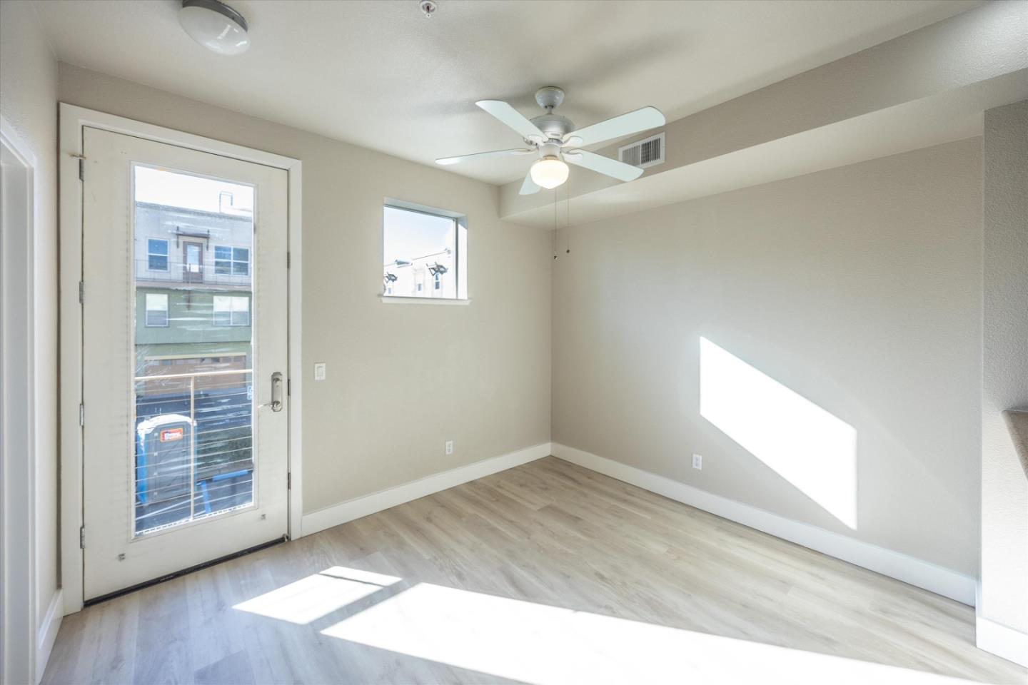 Detail Gallery Image 2 of 23 For 234 City Center Dr, Rohnert Park,  CA 94928 - 2 Beds | 2/1 Baths