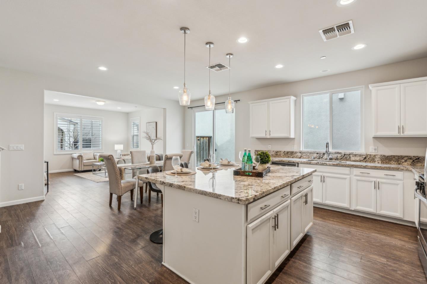Detail Gallery Image 2 of 29 For 148 Heartland Dr, Hollister,  CA 95023 - 3 Beds | 2/1 Baths