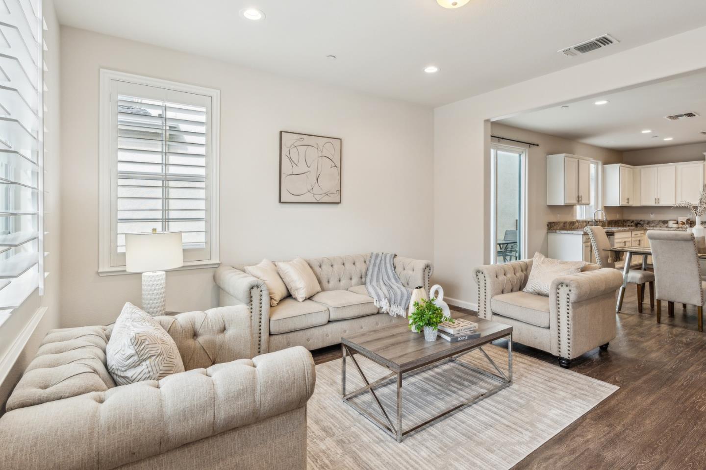 Detail Gallery Image 3 of 29 For 148 Heartland Dr, Hollister,  CA 95023 - 3 Beds | 2/1 Baths