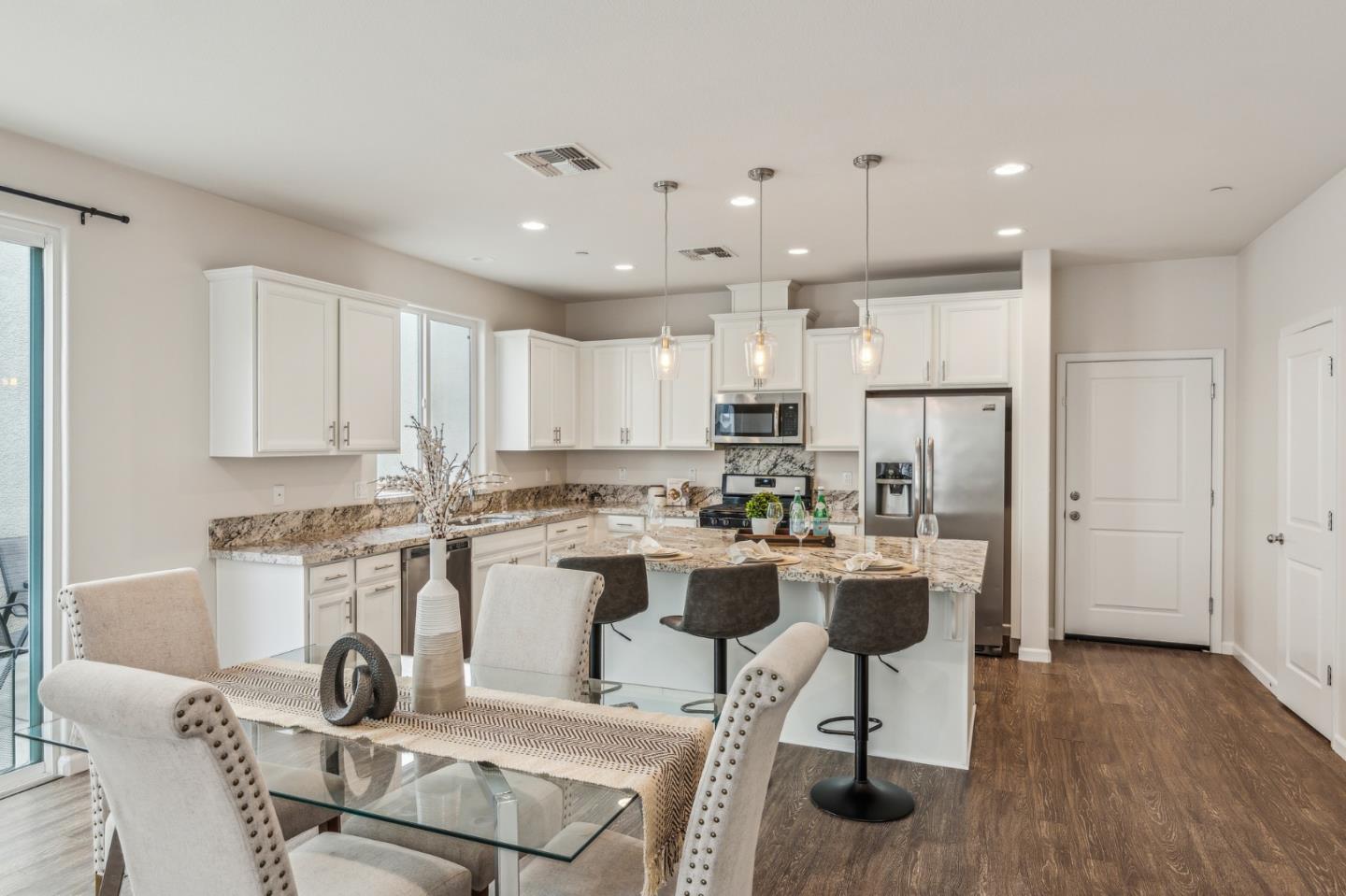 Detail Gallery Image 6 of 29 For 148 Heartland Dr, Hollister,  CA 95023 - 3 Beds | 2/1 Baths