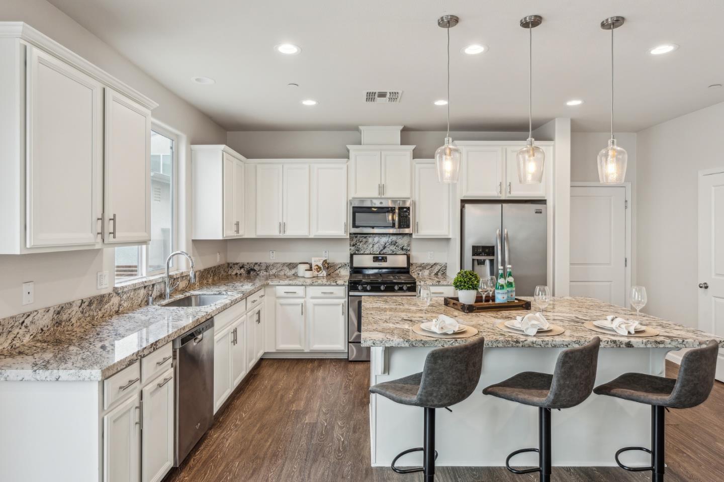 Detail Gallery Image 7 of 29 For 148 Heartland Dr, Hollister,  CA 95023 - 3 Beds | 2/1 Baths