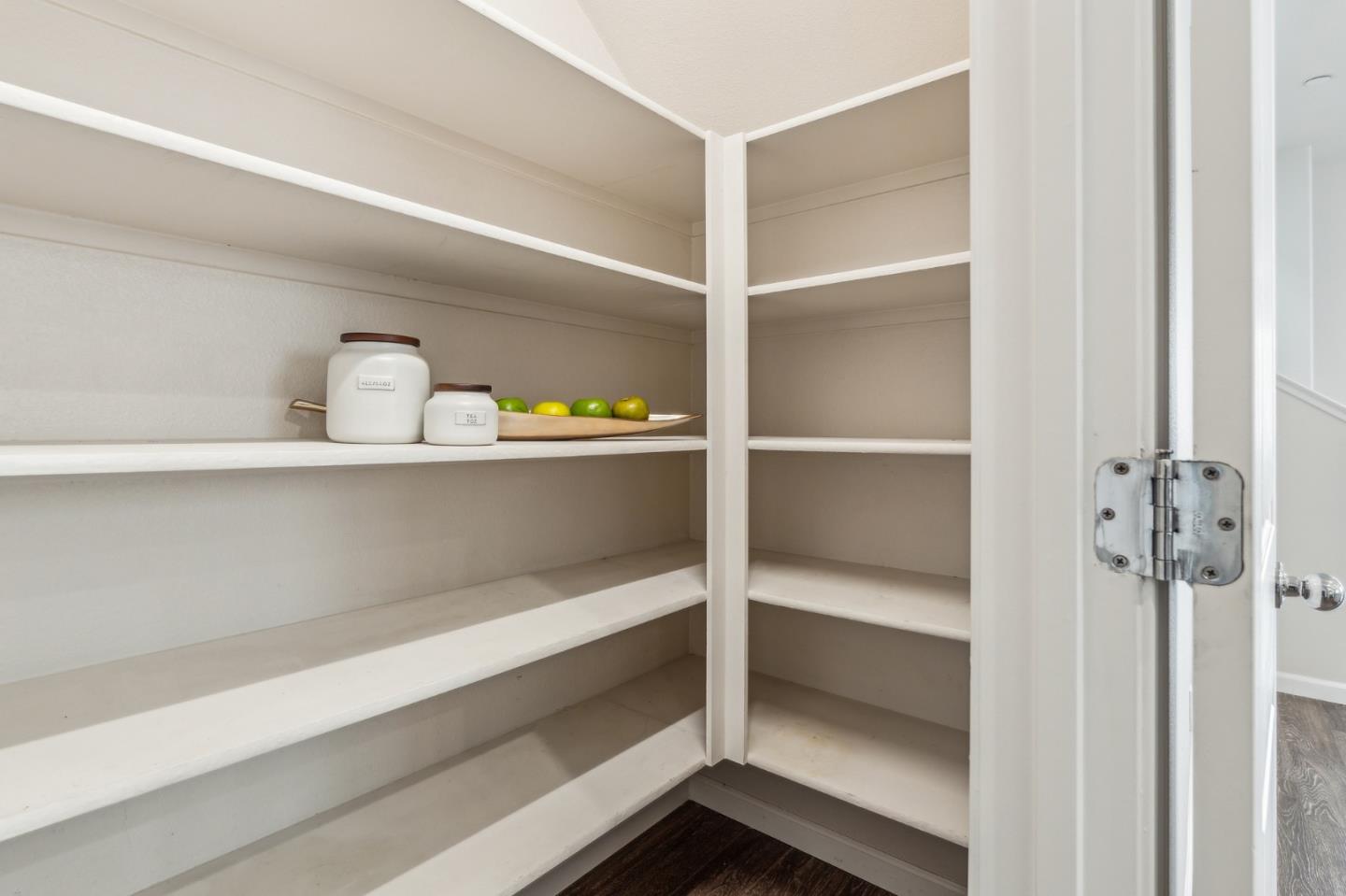 Detail Gallery Image 8 of 29 For 148 Heartland Dr, Hollister,  CA 95023 - 3 Beds | 2/1 Baths