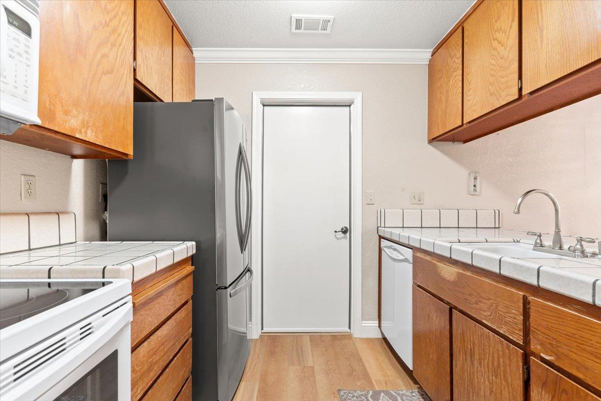 Detail Gallery Image 9 of 24 For 1858 Home Gate Dr, San Jose,  CA 95148 - 3 Beds | 2/1 Baths