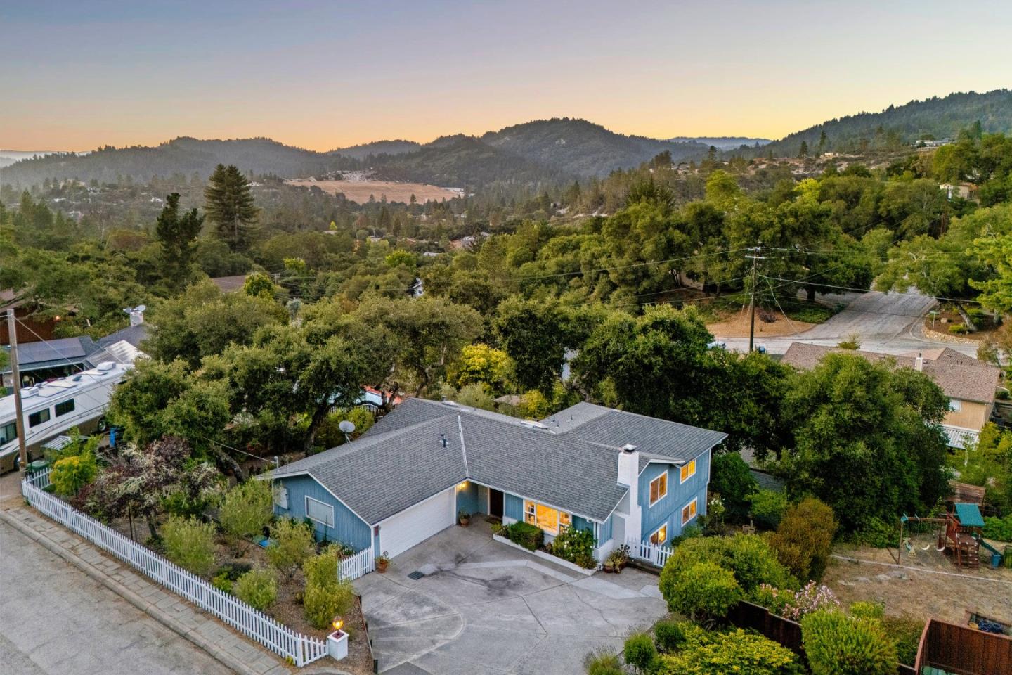 Detail Gallery Image 6 of 60 For 514 Noteware Dr, Ben Lomond,  CA 95005 - 4 Beds | 3 Baths