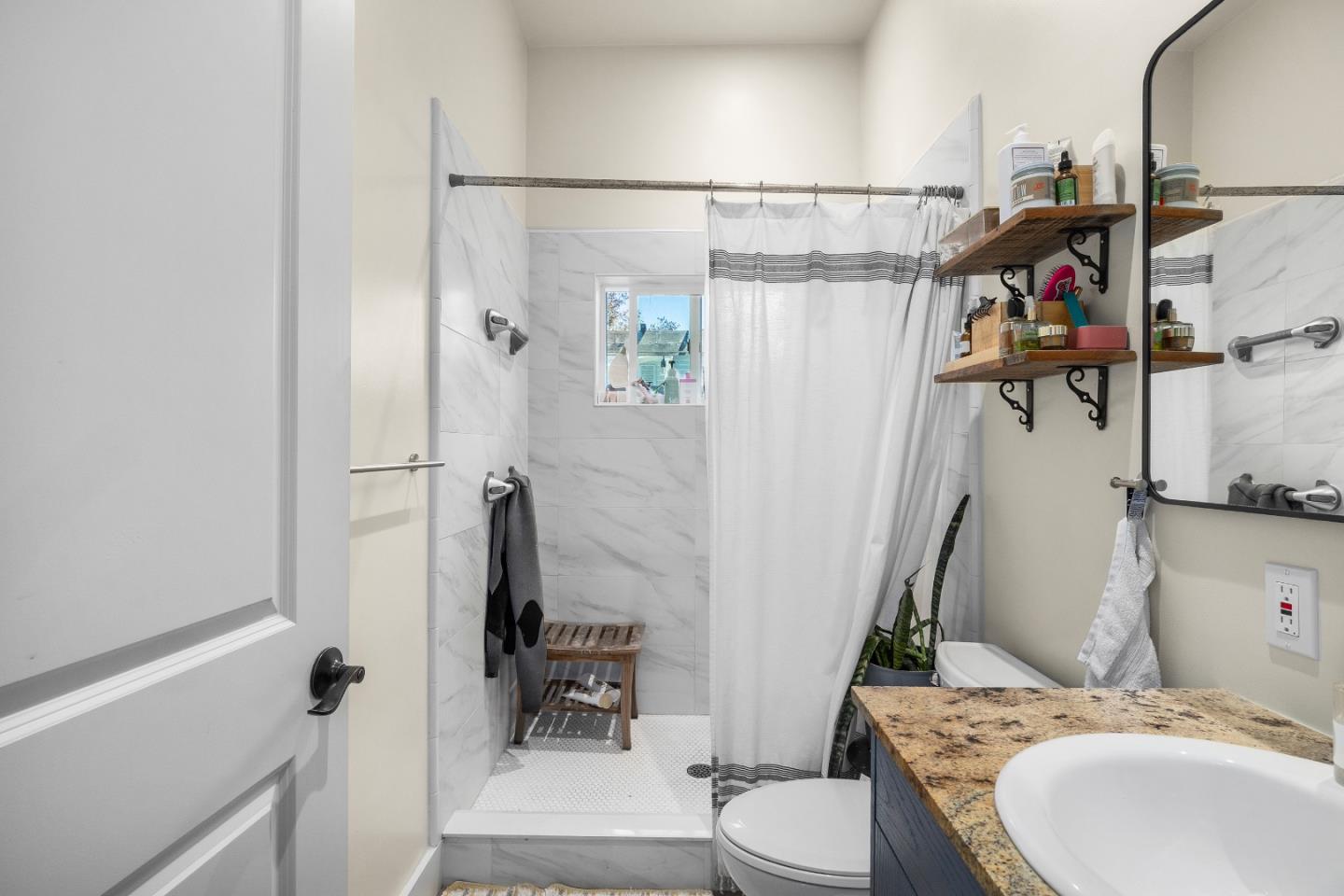 Detail Gallery Image 16 of 41 For 1124 Laurel St, Santa Cruz,  CA 95060 - 3 Beds | 2 Baths