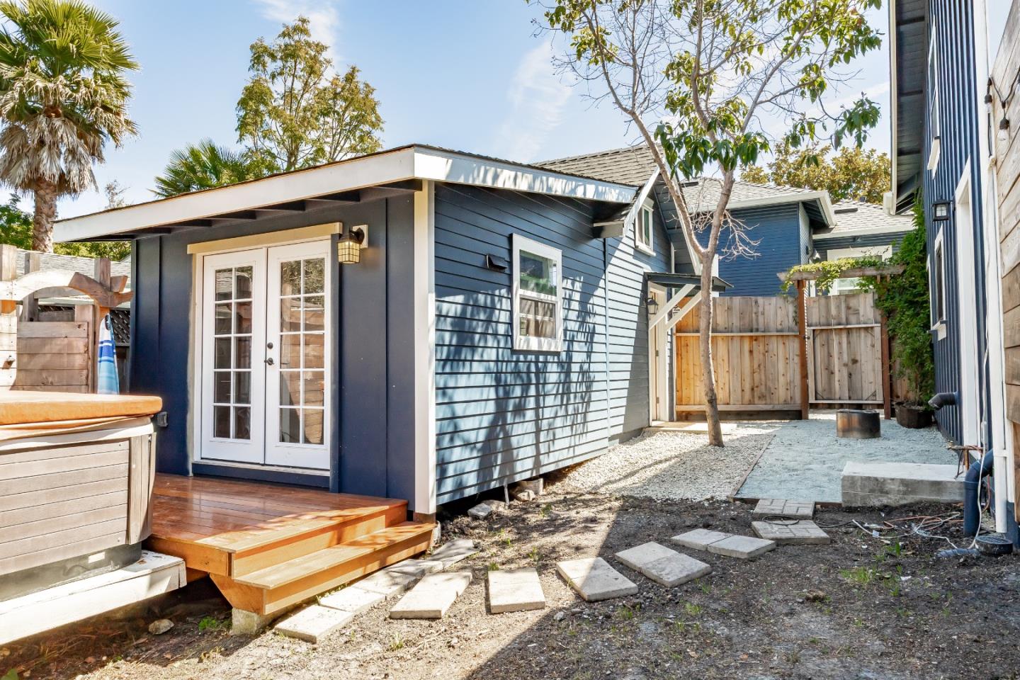 Detail Gallery Image 25 of 41 For 1124 Laurel St, Santa Cruz,  CA 95060 - 3 Beds | 2 Baths
