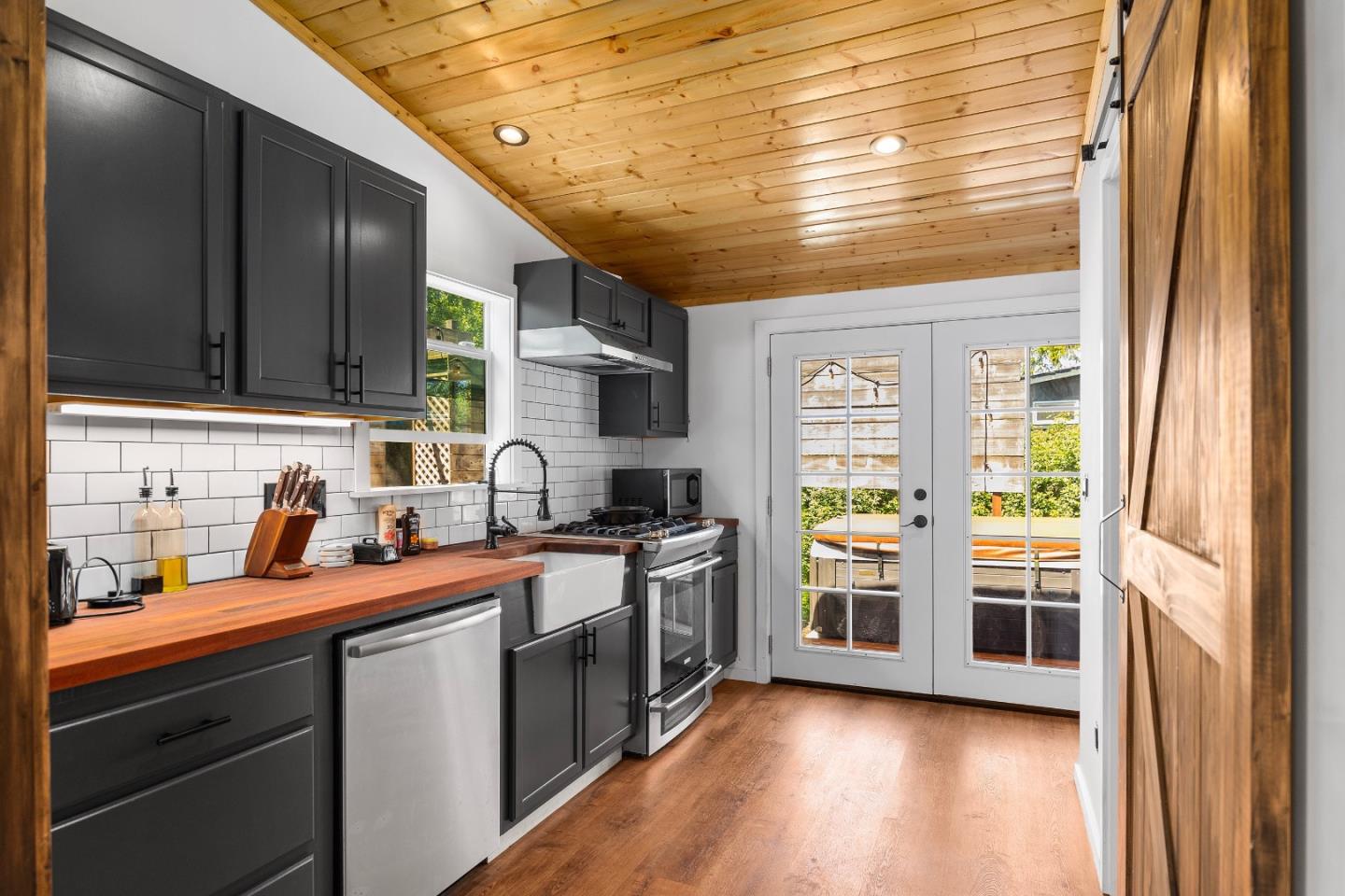 Detail Gallery Image 26 of 41 For 1124 Laurel St, Santa Cruz,  CA 95060 - 3 Beds | 2 Baths